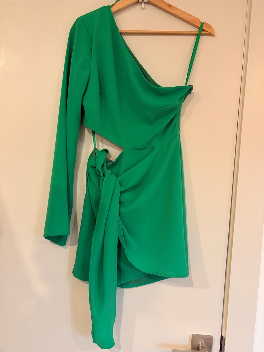 💚 RNWY Runaway The Label Estella Green Cutout One Shoulder Mini Dress Revolve - Picture 4 of 16